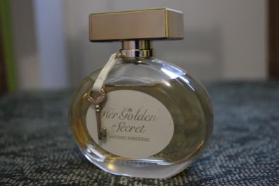Лот: 16195412. Фото: 1. Туалетная вода Her Golden Secret. Женская парфюмерия