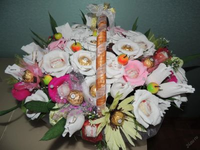 Лот: 5647633. Фото: 1. Букет из конфет Шикарная корзина... Букеты из конфет, игрушек