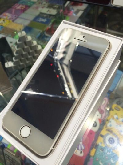 Лот: 4910384. Фото: 1. iPhone 5s 16gb gold (айфон 5s). Смартфоны