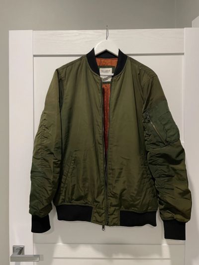 Лот: 23689798. Фото: 1. Бомбер Pull&Bear. Верхняя одежда