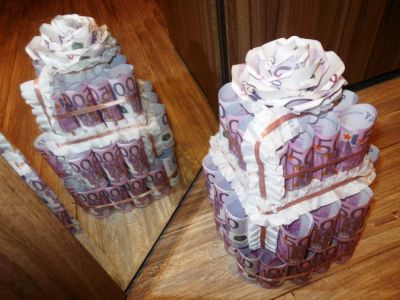 Лот: 7616110. Фото: 1. денежный торт из купюр 500 EURO... Подарочная упаковка