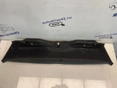 Лот: 24425426. Фото: 1. накладка замка багажника Mitsubishi... Двигатель и элементы двигателя