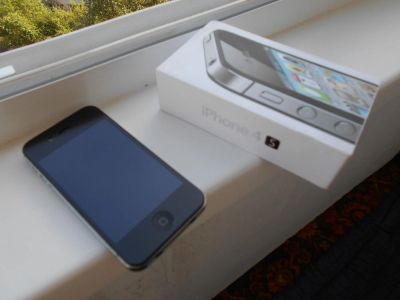 Лот: 4334317. Фото: 1. Apple iPhone 4S 16 gb + Куча ништяков. Смартфоны