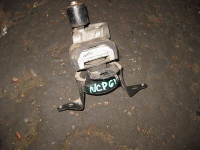 Лот: 20896830. Фото: 1. Подушка двигателя Toyota Ist NCP61... Двигатель и элементы двигателя