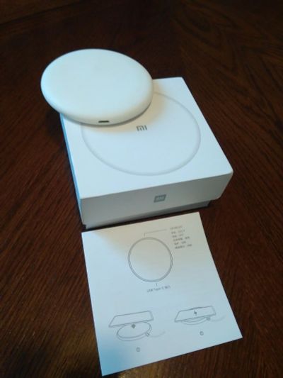 Лот: 15105449. Фото: 1. Беспроводная зарядка xiaomi. Зарядные устройства, блоки питания, адаптеры сетевые для смартфонов