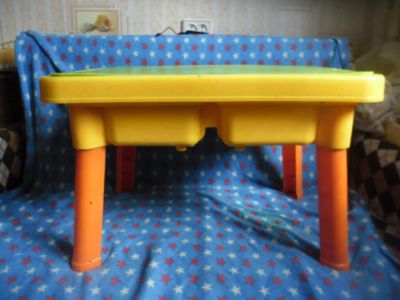 Лот: 7581303. Фото: 1. Столик детский с емкостями для... Другое (дети растут)