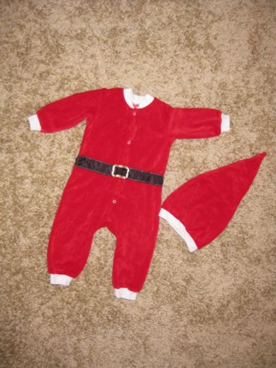 Лот: 3132983. Фото: 1. Костюм Санта 74 размер. Детские карнавальные, праздничные костюмы