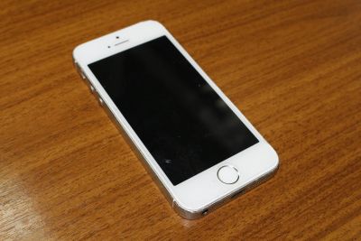 Лот: 16067773. Фото: 1. Смартфон Apple iPhone 5s 16 ГБ... Смартфоны