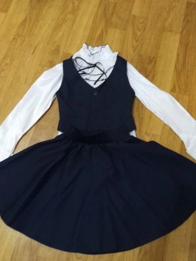 Лот: 9798656. Фото: 1. школьный комплект. юбка+ жилет... Школьная форма