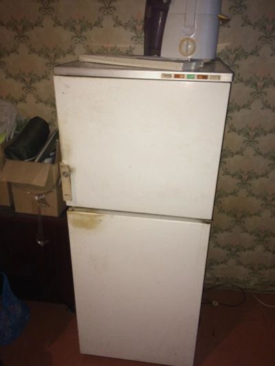 Лот: 10015868. Фото: 1. Холодильник ЛЮКС,. Холодильники, морозильные камеры