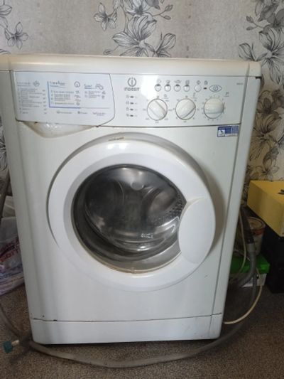 Лот: 20505361. Фото: 1. Стиральная машина Indesit wisl... Стиральные машины