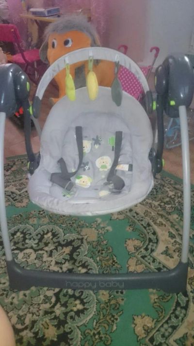 Лот: 8838974. Фото: 1. Шезлонг качеля Happy baby отличное... Ходунки, прыгунки, качели