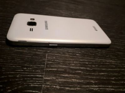 Лот: 11122975. Фото: 1. Samsung galaxy j1 2016. Смартфоны