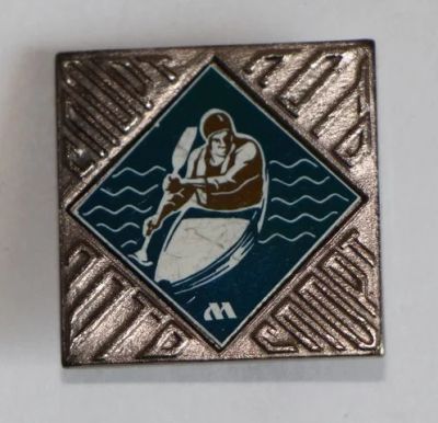 Лот: 9553703. Фото: 1. Знак: стекло на металле, ситал... Сувенирные