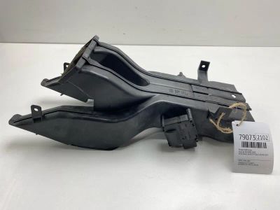 Лот: 21234602. Фото: 1. Воздуховод Audi A8 2003 4E0858467... Двигатель и элементы двигателя