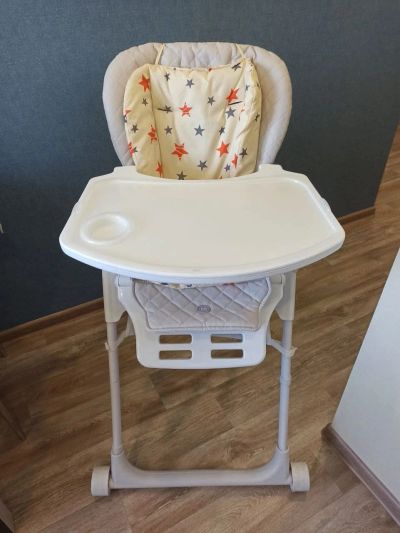 Лот: 17839237. Фото: 1. Стульчик для кормления Happy Baby... Стульчики для кормления
