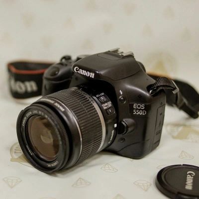 Лот: 17084769. Фото: 1. Фотоаппарат Canon 550D. Цифровые зеркальные