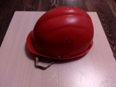 Лот: 10844444. Фото: 1. Каска строительная. Защитные очки, каски, перчатки