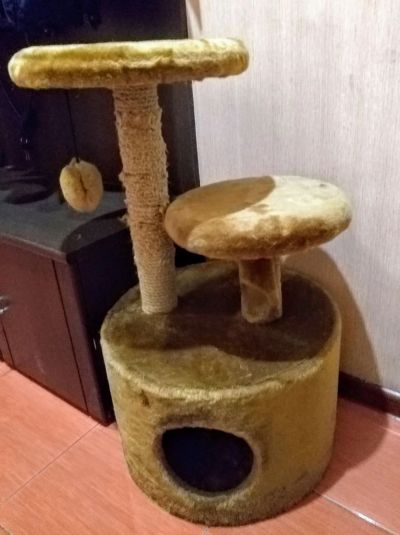 Лот: 14812141. Фото: 1. Когтеточка, дом для кота. Домики, переноски, клетки, когтеточки