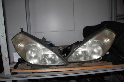 Лот: 4993459. Фото: 1. Фары Nissan Wingroad Y11. Оптика и освещение