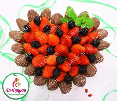 Лот: 15835020. Фото: 1. Сердце из клубники №6. Другое (сувениры, подарки)