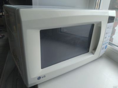 Лот: 17585369. Фото: 1. Микроволновая печь LG MS-1744U. Микроволновки, мини-печи