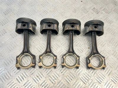 Лот: 25278678. Фото: 1. Шатун с поршнем Ford Focus CB4. Двигатель и элементы двигателя