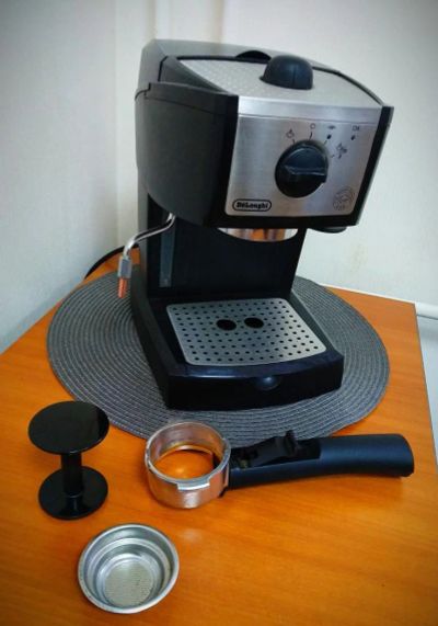 Лот: 11252530. Фото: 1. Кофеварка DeLonghi EC 155. Чайники, кофемашины, кулеры