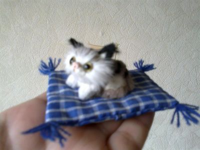 Лот: 3227276. Фото: 1. Котик на подушке иргушечный. Мягкие