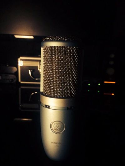 Лот: 4536054. Фото: 1. Микрофон AKG Perception 220. Студийные микрофоны, радиомикрофоны и радиосистемы