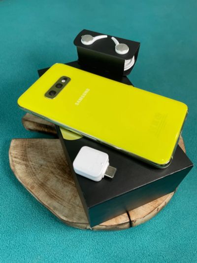 Лот: 17565883. Фото: 1. Samsung Galaxy s10e. Смартфоны