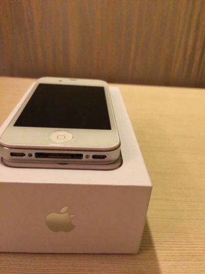 Лот: 6934573. Фото: 1. iPhone 4s white. Смартфоны