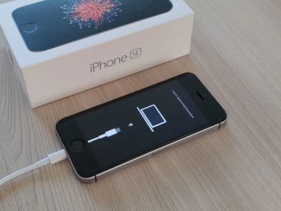Лот: 19101407. Фото: 1. iPhone SE 32GB (ошибка 4013, упал... Смартфоны