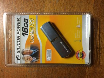 Лот: 5071727. Фото: 1. Флешка Silicon Power LuxMini 720... USB-флеш карты