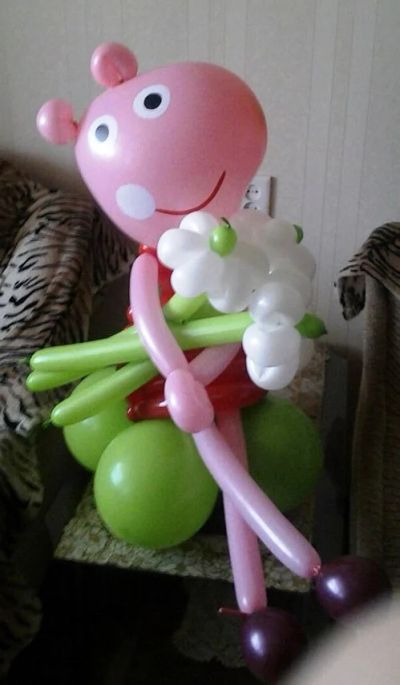 Лот: 6124091. Фото: 1. Свинка Пеппа из воздушных шаров... Воздушные шары