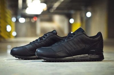 Лот: 8266814. Фото: 1. Кроссовки Adidas ZX 700 black. Кеды, кроссовки, слипоны