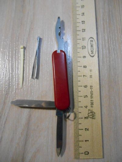 Лот: 4140377. Фото: 1. Продам нож швейцарский. Фонарики