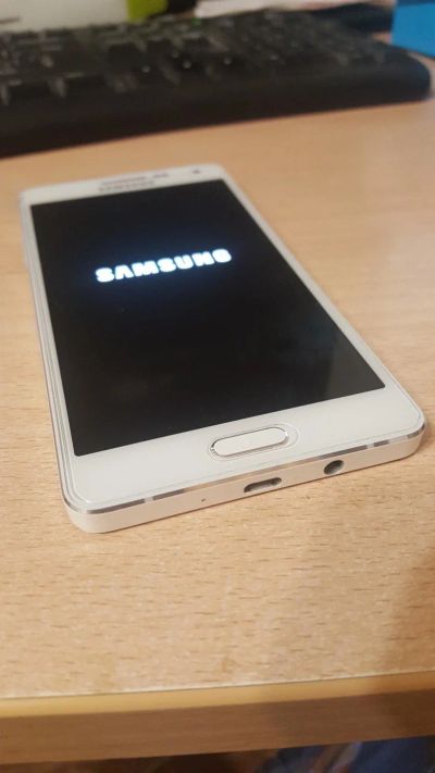 Лот: 9719867. Фото: 1. Samsung Galaxy A5 2015 White SM-A500F... Смартфоны