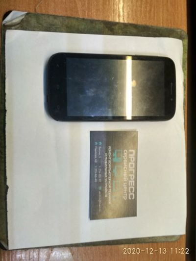 Лот: 16988847. Фото: 1. Смартфон Fly IQ4404 Spark (1). Смартфоны