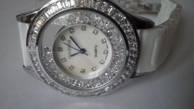 Лот: 5385838. Фото: 1. часы женские на керамическом браслете... Другие наручные часы
