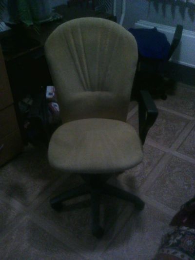 Лот: 11969087. Фото: 1. компьютерное кресло/стул светло-коричневое... Стулья и кресла офисные
