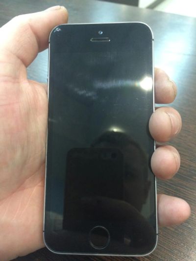 Лот: 7370627. Фото: 1. Apple 5s 16gb black трещина на... Смартфоны