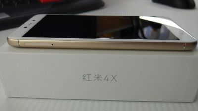 Лот: 9543800. Фото: 1. Оригинальный Xiaomi Redmi 4x бело-золотой... Смартфоны