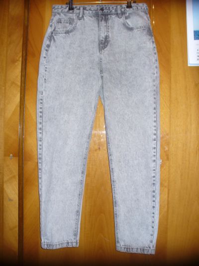 Лот: 18887786. Фото: 1. Почти новые джинсы модного серого... Джинсы