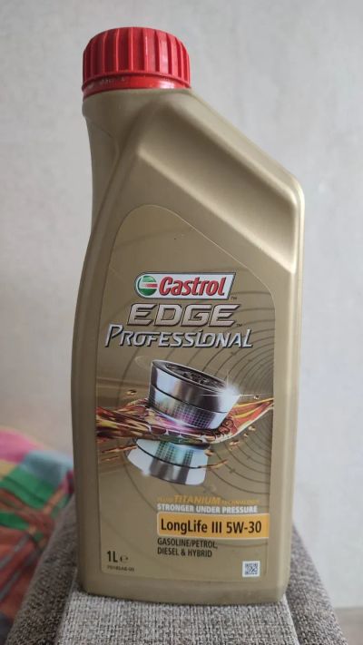 Лот: 20268206. Фото: 1. Моторное масло Castrol Edge Professional... Масла, жидкости