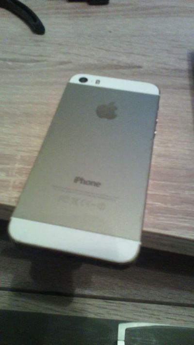 Лот: 6406436. Фото: 1. iphone 5s gold 64gb. Смартфоны