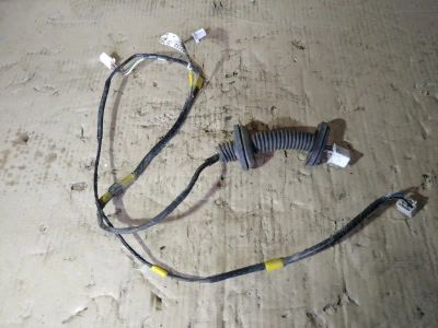 Лот: 21410490. Фото: 1. проводка с двери Toyota Camry... Двигатель и элементы двигателя
