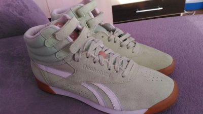 Лот: 9417069. Фото: 1. Кроссовки Reebok 39 размер. Кеды, кроссовки, слипоны