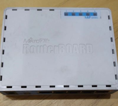 Лот: 15605336. Фото: 1. Mikrotik rb951ui-2nd. Маршрутизаторы (роутеры)