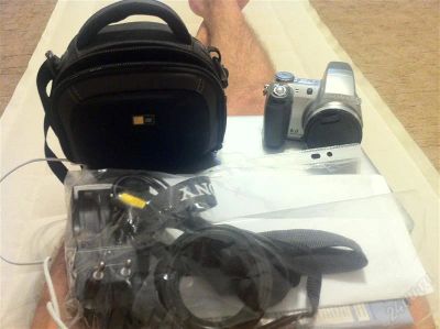 Лот: 1167931. Фото: 1. продам фотоаппарат Sony DSC-2. Цифровые зеркальные